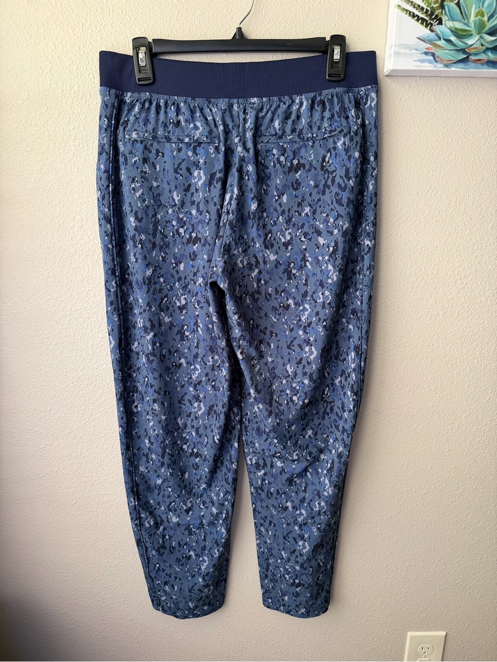 ATHLETA Captivate Chrome Blue BROOKLYN ANKLE PANTS Wide Contrast Band Stretch 10 - Picture 2 of 7